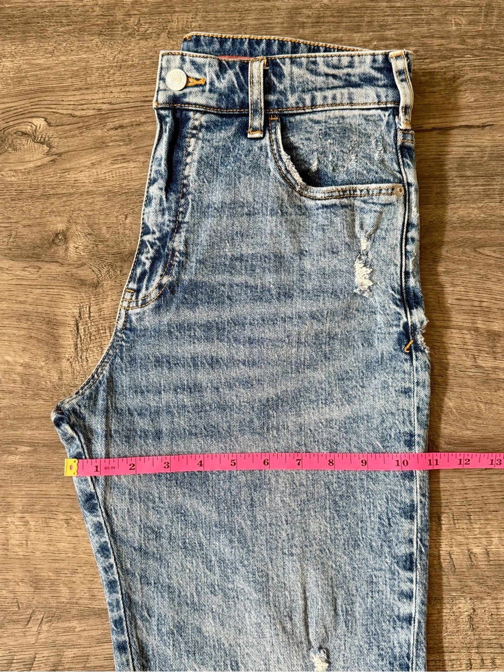 Pilcro Womens The Borrowed Boyfriend Jeans Size 26 Light Wash Distressed Raw Hem - Picture 15 of 16